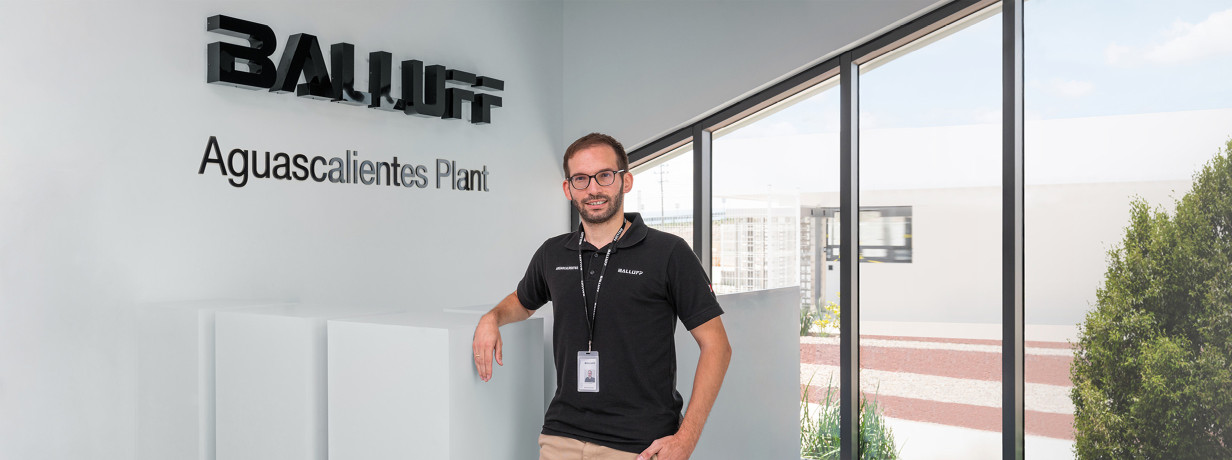 In qualità di project manager, Andreas Schönle è responsabile dell&#039;allestimento del nuovo sito produttivo Balluff in Messico. Processi rapidi e molte responsabilità fanno parte della sua vita quotidiana. E poi c&#039;è la cultura messicana, alla quale è molto legato.